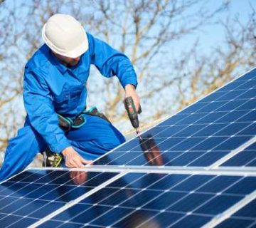 درآمد نیروگاه برق خورشیدی 15 کیلوواتی، قیمت خرید تضمینی برق 15 کیلووات 1404، سود نیروگاه خورشیدی 15 کیلووات، هزینه احداث نیروگاه خورشیدی 15 کیلووات