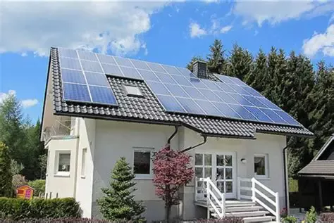 چه ساختمان هایی برای نصب پنل خورشیدی مناسب هستند؟  ساختمان مناسب پنل خورشیدی، نصب پنل خورشیدی روی پشت بام، شرایط نصب پنل خورشیدی، پنل خورشیدی برای آپارتمان