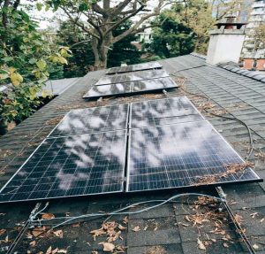 مشکلات پنل‌ های خورشیدی روی پشت بام